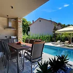 Villa In With Pool Near Brijuni Park