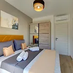 In With Pool Near Brijuni Park Villa
