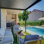 In With Pool Near Brijuni Park