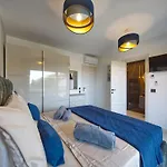 Villa In With Pool Near Brijuni Park *