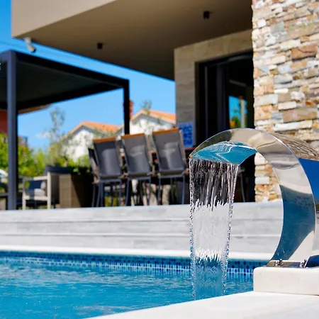 Villa In With Pool Near Brijuni Park Marčana