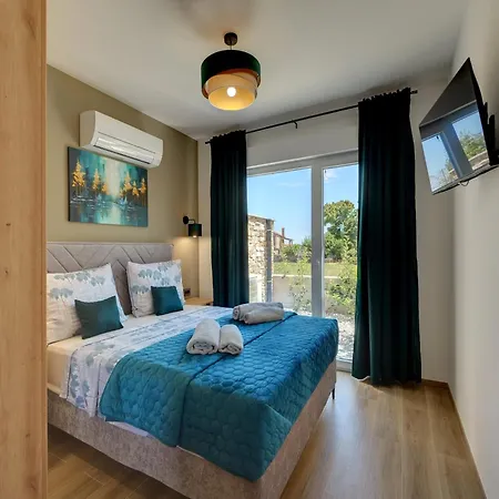 Villa In With Pool Near Brijuni Park *