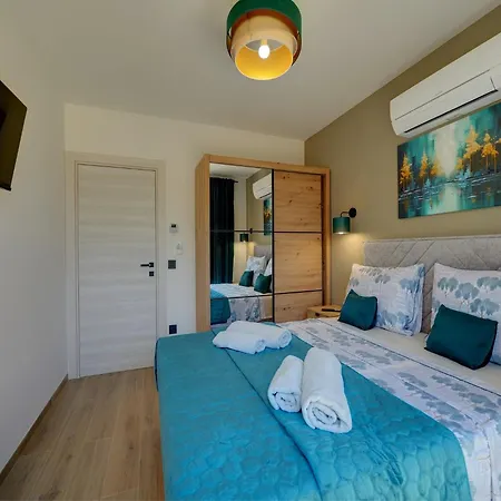 In With Pool Near Brijuni Park Villa *