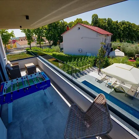 In With Pool Near Brijuni Park *