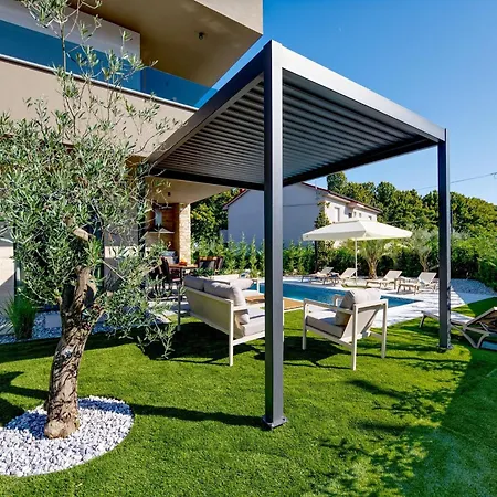 Villa In With Pool Near Brijuni Park Marčana